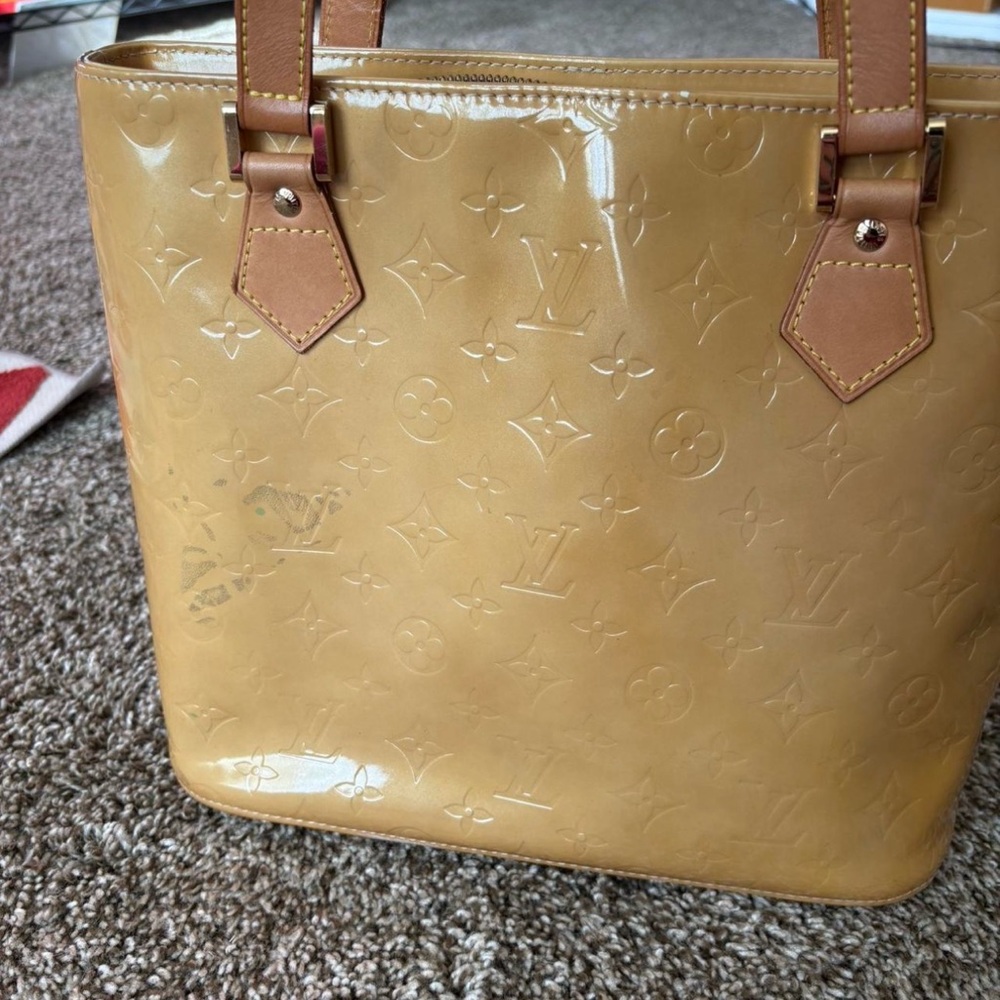 Louis Vuitton Noisette Houston Vernis Bag